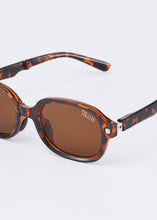 Load image into Gallery viewer, DALEY POLARIZED FOLDABLE SUNGLASSES LEOPARD/TEA