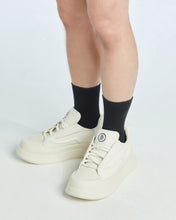 Load image into Gallery viewer, FINNICK LOW CUT LEATHER SNEAKER WHITE
