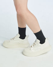 Load image into Gallery viewer, FINNICK LOW CUT LEATHER SNEAKER WHITE