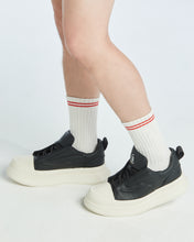 Load image into Gallery viewer, FINNICK LOW CUT LEATHER SNEAKER BLACK