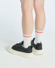 Load image into Gallery viewer, FINNICK LOW CUT LEATHER SNEAKER BLACK