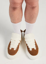 Load image into Gallery viewer, FELTON BROAD SHOELACE SUEDE LEATHER SNEAKER BROWN