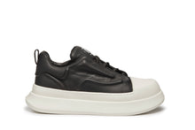 Load image into Gallery viewer, FINNICK LOW CUT LEATHER SNEAKER BLACK