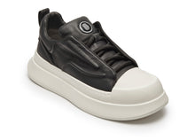 Load image into Gallery viewer, FINNICK LOW CUT LEATHER SNEAKER BLACK