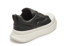 Load image into Gallery viewer, FINNICK LOW CUT LEATHER SNEAKER BLACK